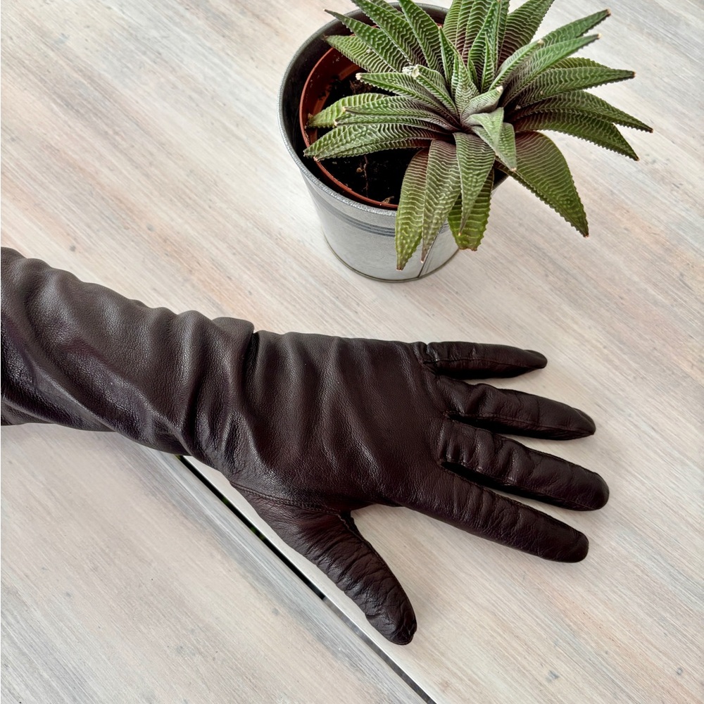 Women’s Real Leather Gloves in Dark Brown. Made in Italy. Size 7.5